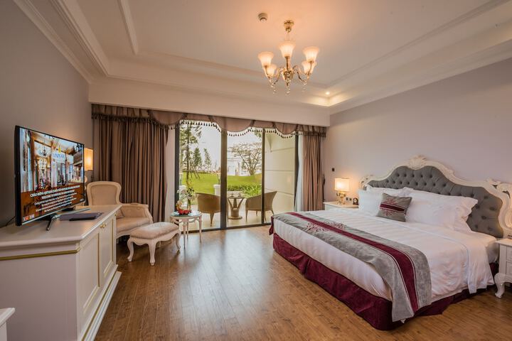 Room 15 of 111