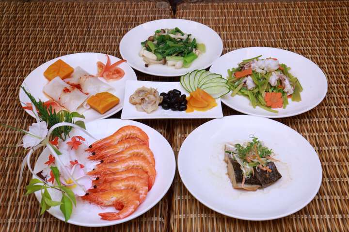 Dining 33 of 47