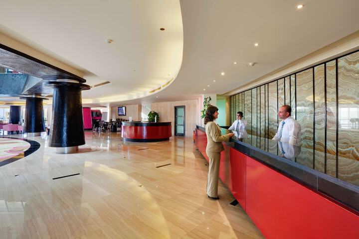 Entrance & Lobby
