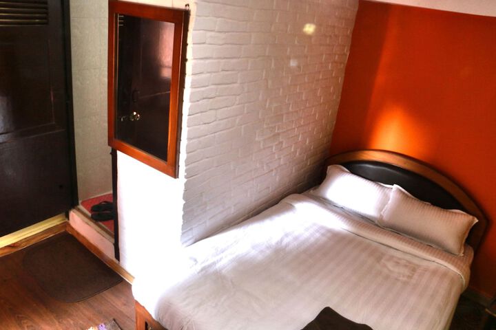Room 11 of 55
