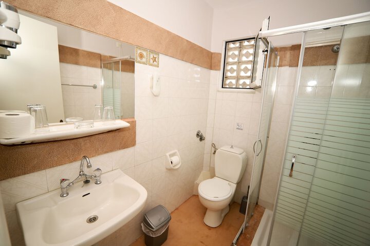 Room 16 of 37