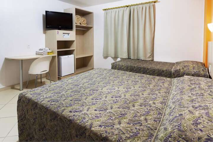 Room 10 of 84
