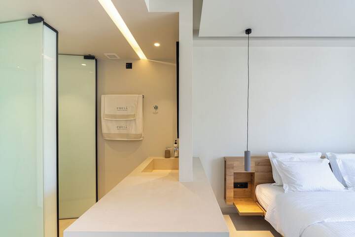 Room 17 of 47