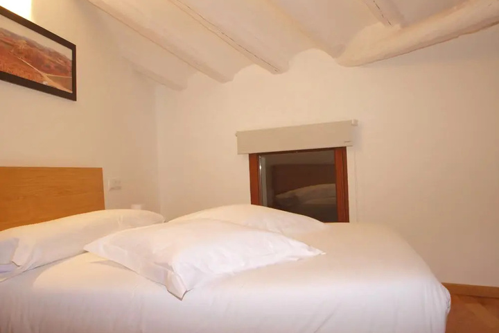 Room 3 of 15