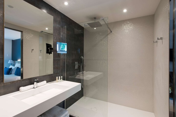 Clean Restrooms