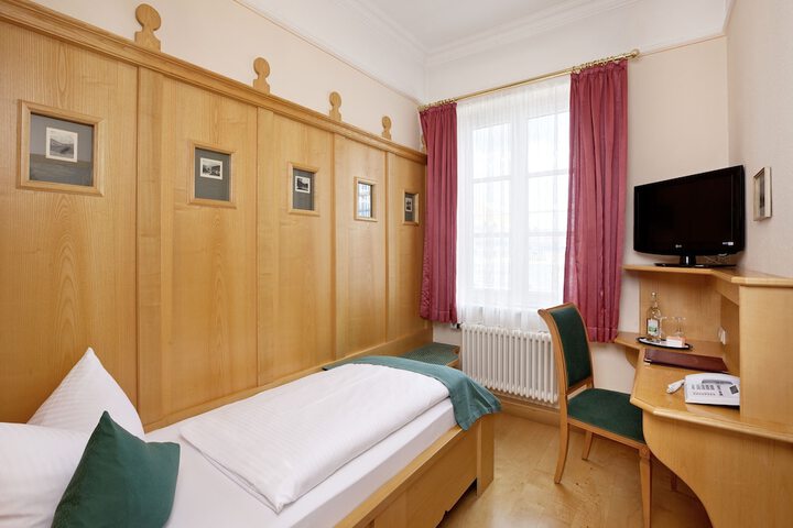 Room 16 of 107