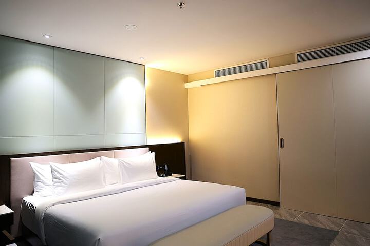 Room 12 of 313