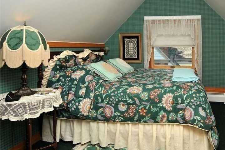 Room 4 of 37