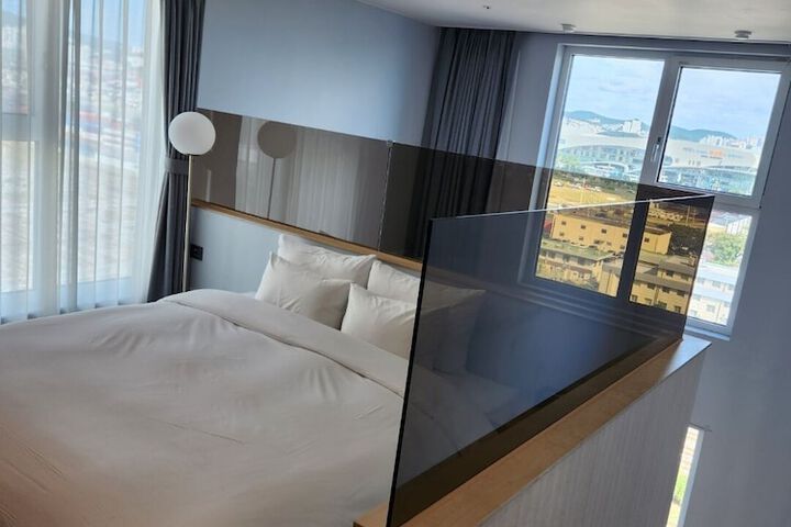 Room 52 of 219