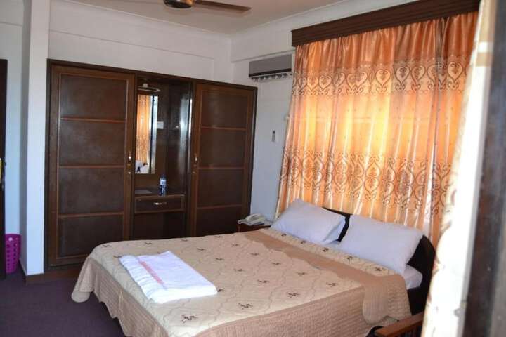 Room 4 of 12