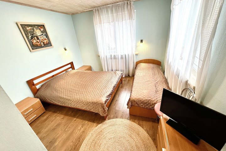 Room 11 of 65