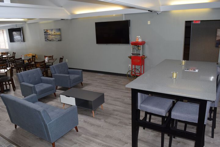 Lobby lounge