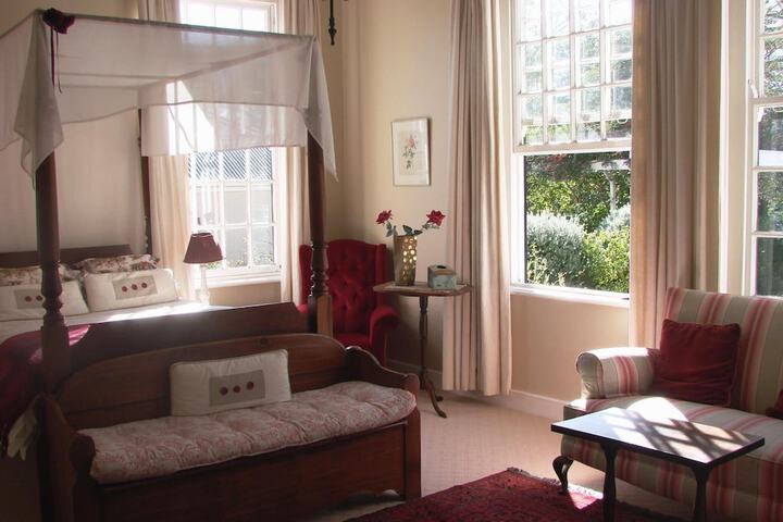 Room 10 of 27