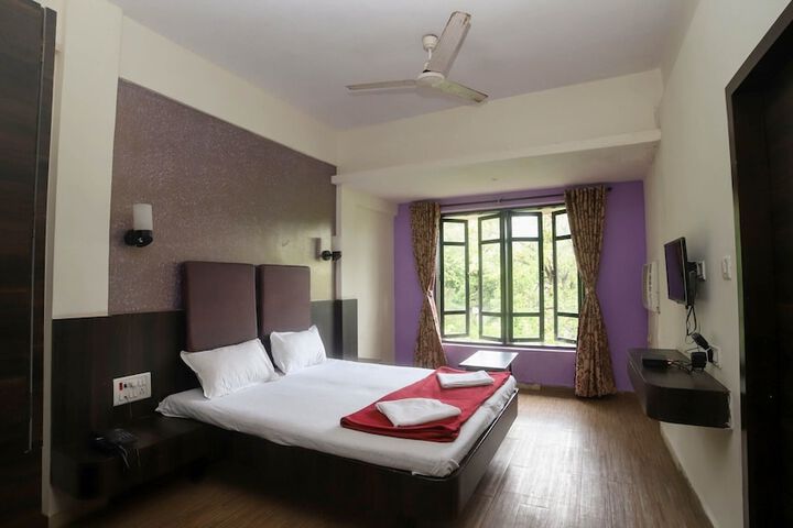 Room 4 of 25