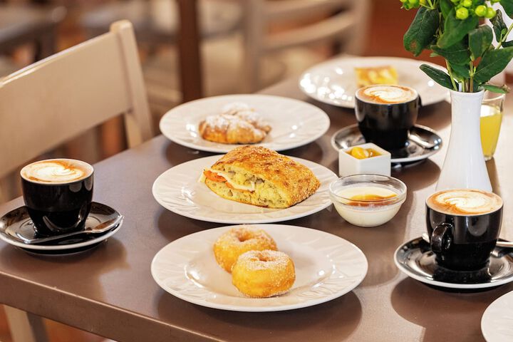 Breakfast/Coffee Service 60 of 70