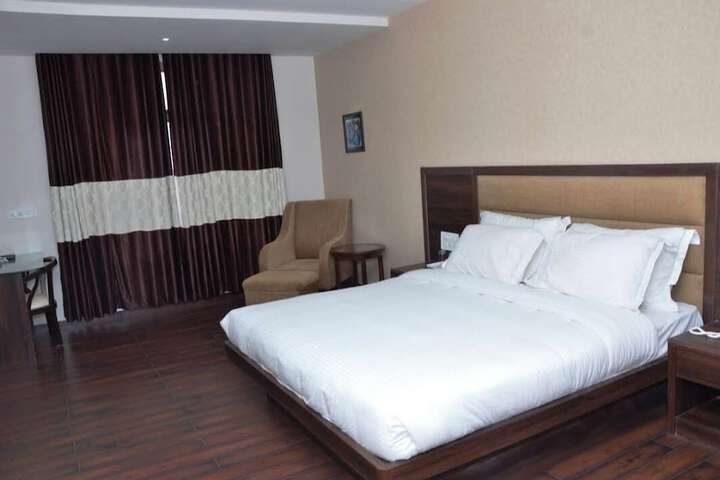 Room 8 of 18