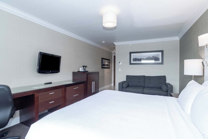 Room 11 of 36
