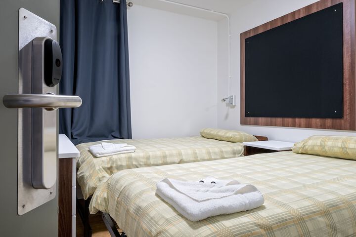 Room 34 of 83