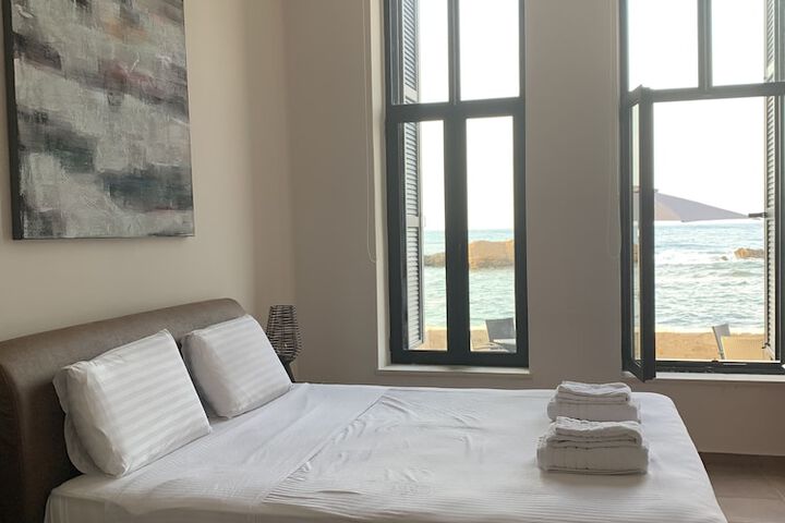 Room 13 of 35