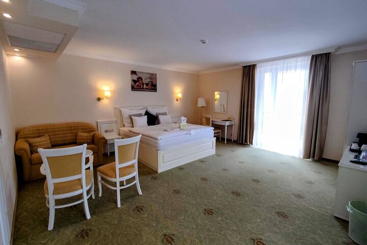 Room 34 of 69