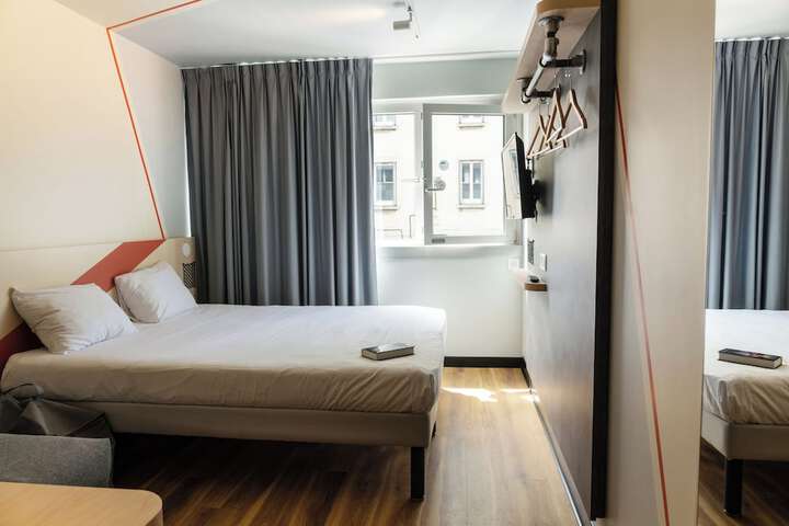 Room 5 of 97