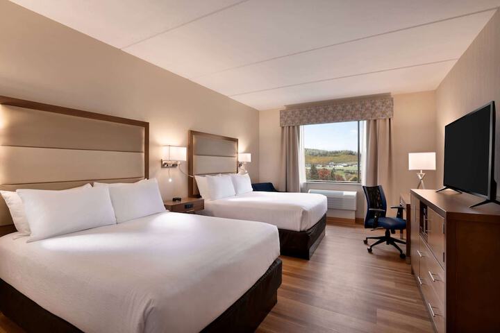 2 Queen Beds (8 of 8)