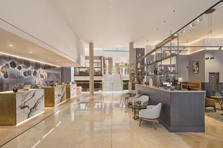 Entrance & Lobby