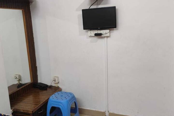 Room 14 of 30