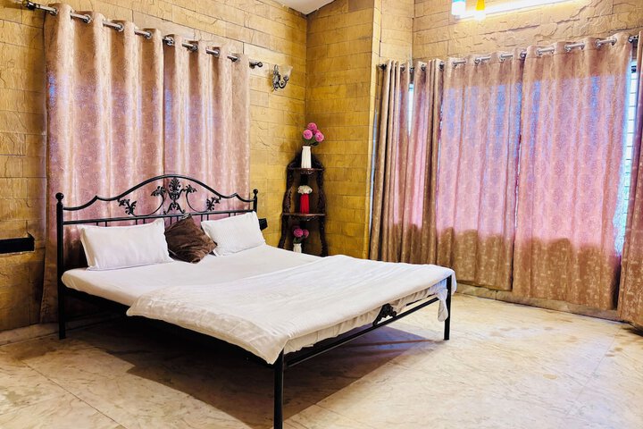 Room 27 of 85