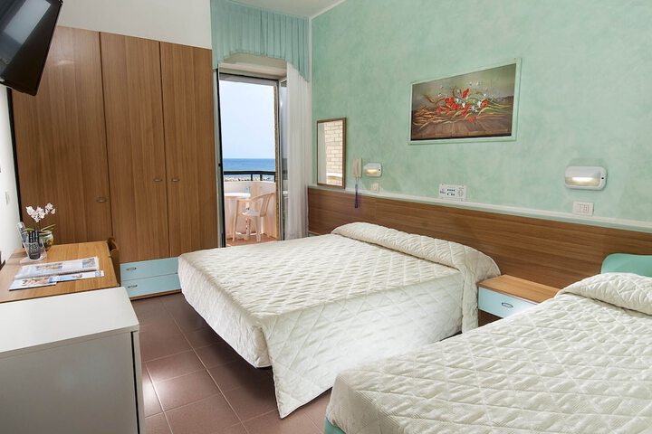 Room 10 of 144