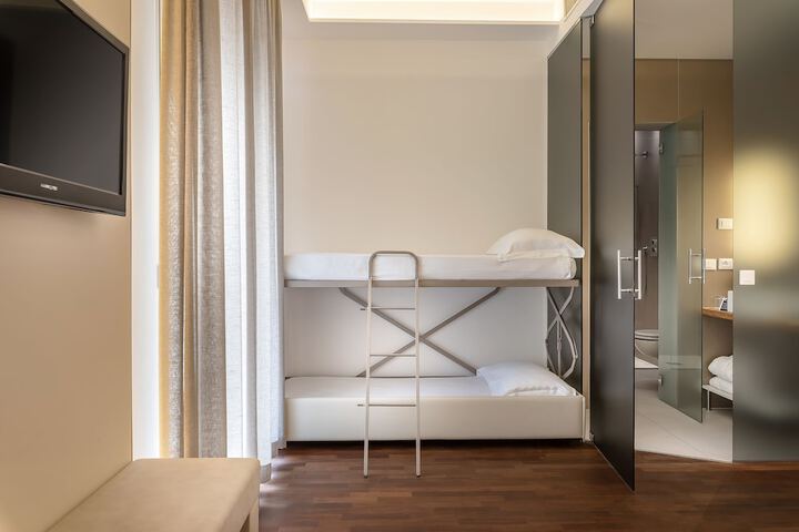 Room 27 of 104