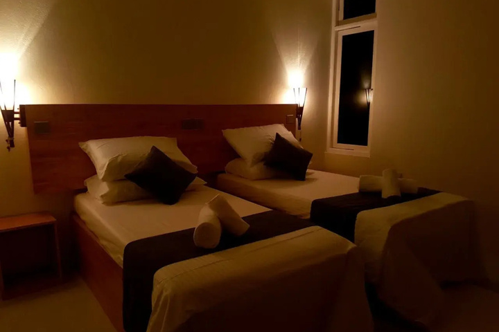 Room 3 of 27
