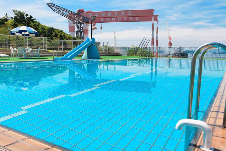Hotel Pool