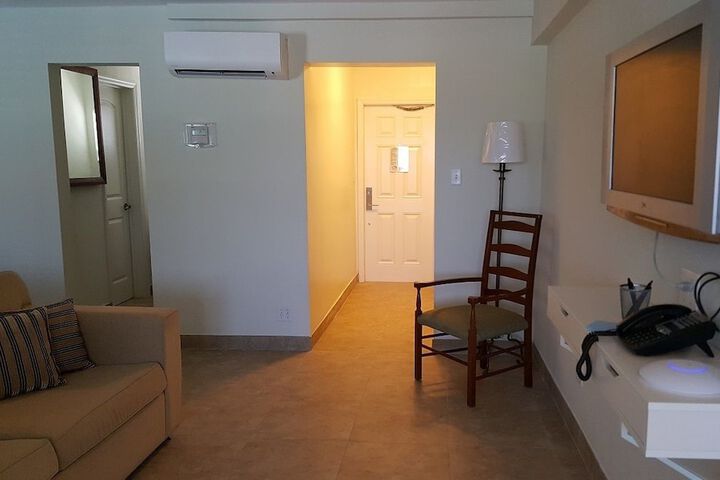 Room 73 of 695
