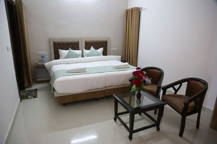 Room 6 of 32