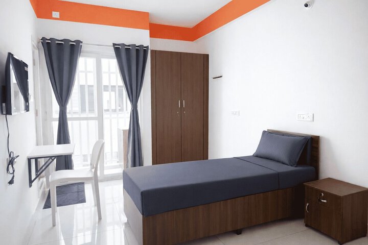 Room 6 of 15