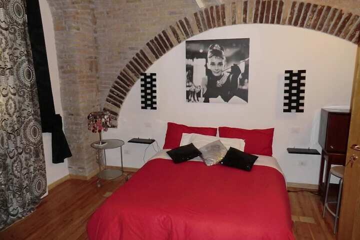 Room 6 of 35