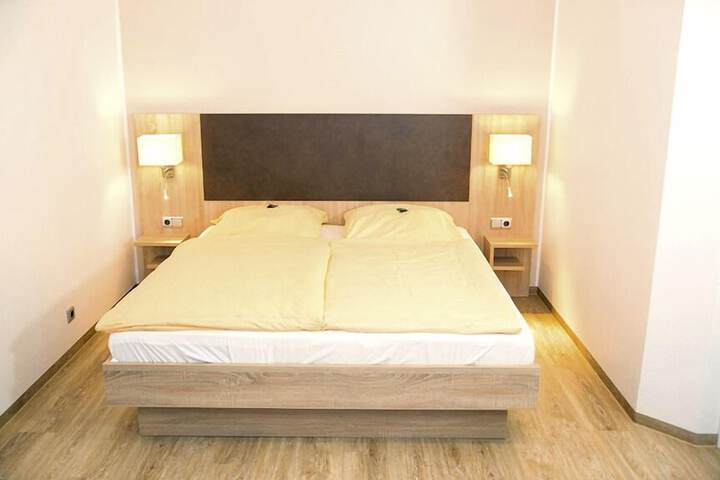 Room 10 of 34