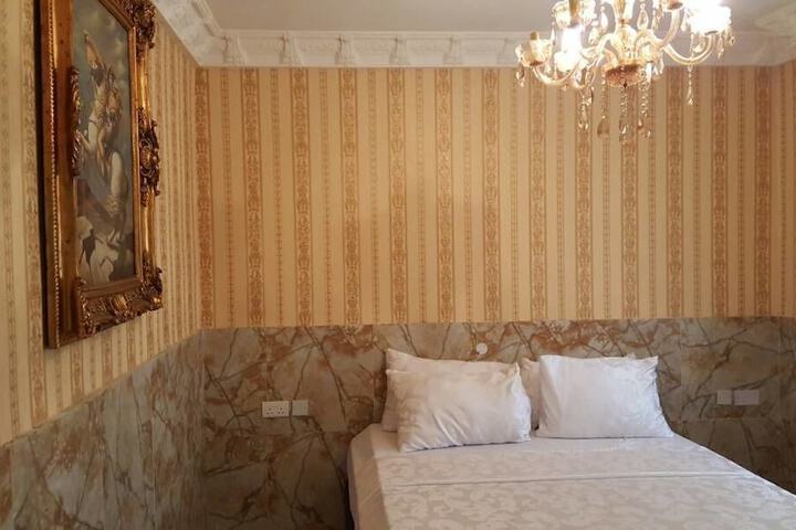 Room 13 of 61