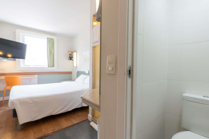 Room 40 of 74