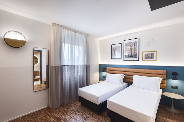Room 8 of 42