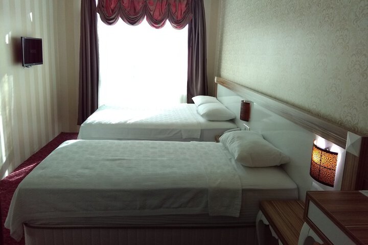 Room 8 of 33