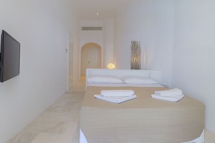 Room 9 of 34