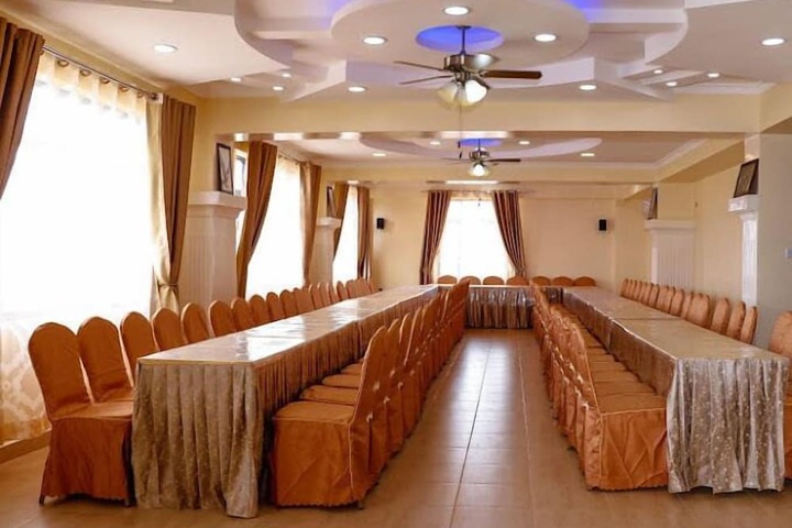 Ballroom/Hall 27 of 30