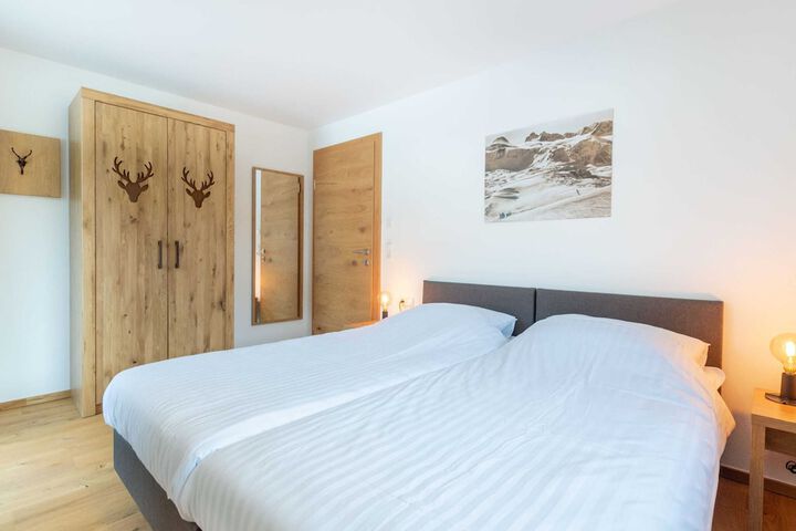 Room 4 of 40
