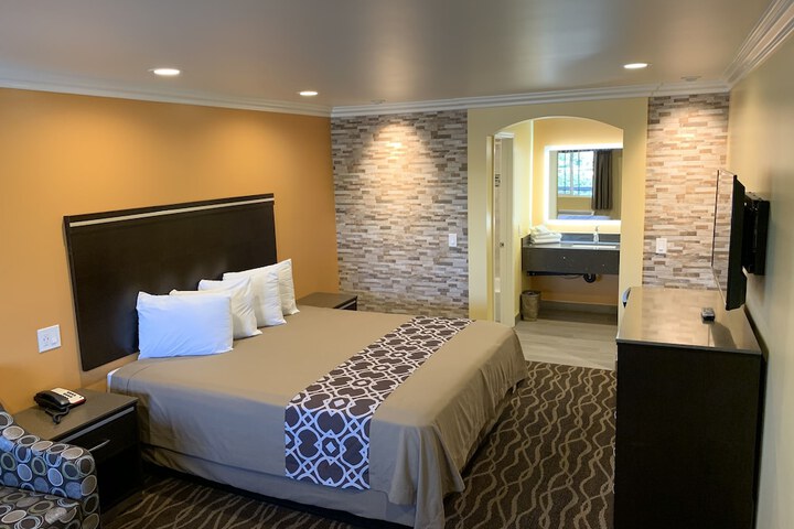 Standard | King Bed (9 of 31)