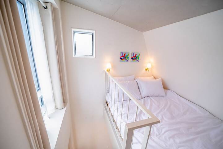 Room 32 of 96
