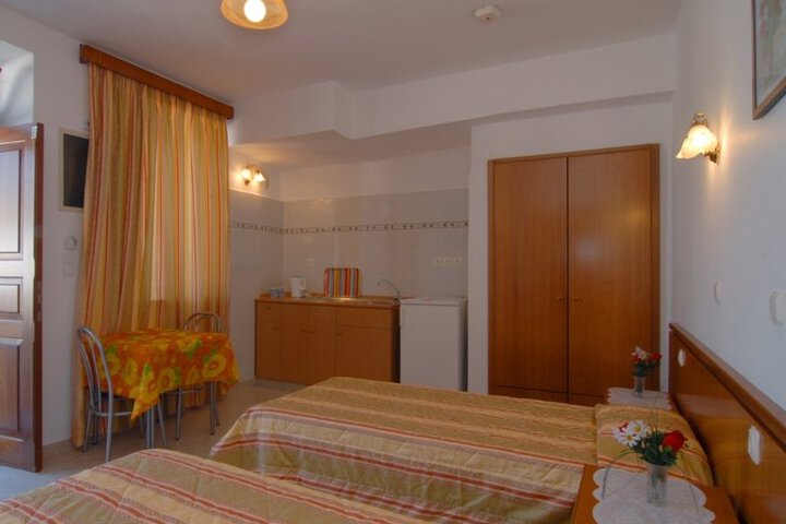 Room 5 of 10