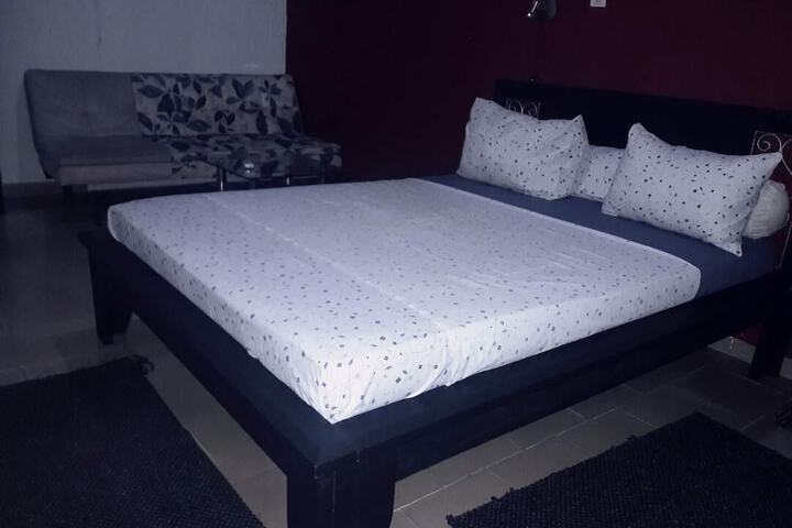 Room 2 of 6