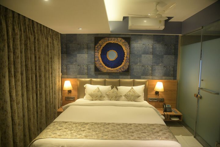 Room 5 of 10